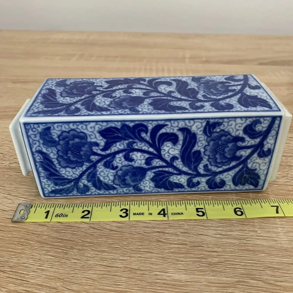 Fukugawa Peony Motif Arita Porcelain Vase